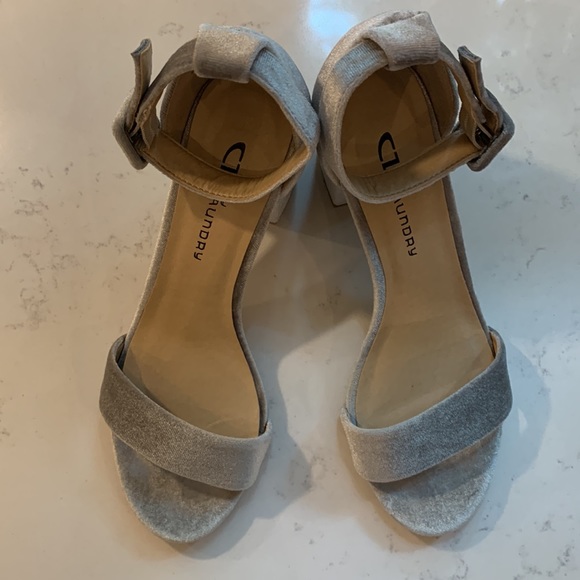 CL by Laundry, Jody velvet sandals in silver gray - Picture 4 of 8